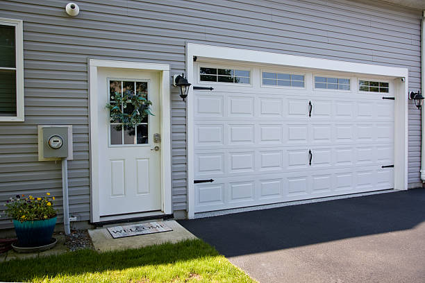 24/7 Emergency Garage Door Panel Replacement experts in Sully Square, VA
